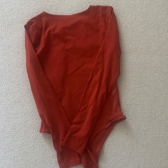 Babaton Contour Crew Longsleeve Bodysuit size S in "flambeau red" - Picture 4 of 4